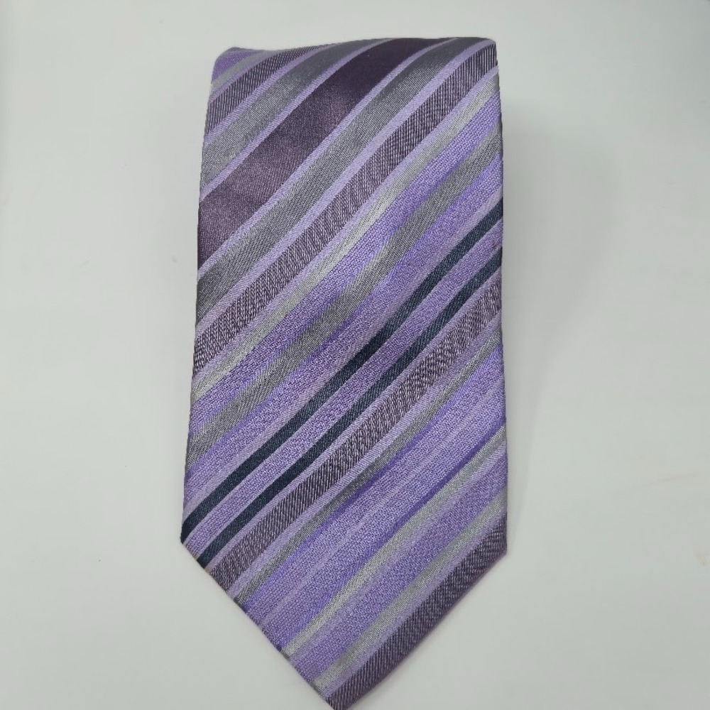Kenneth Cole Reaction Purple/Grey Striped 100%‎ Silk Tie